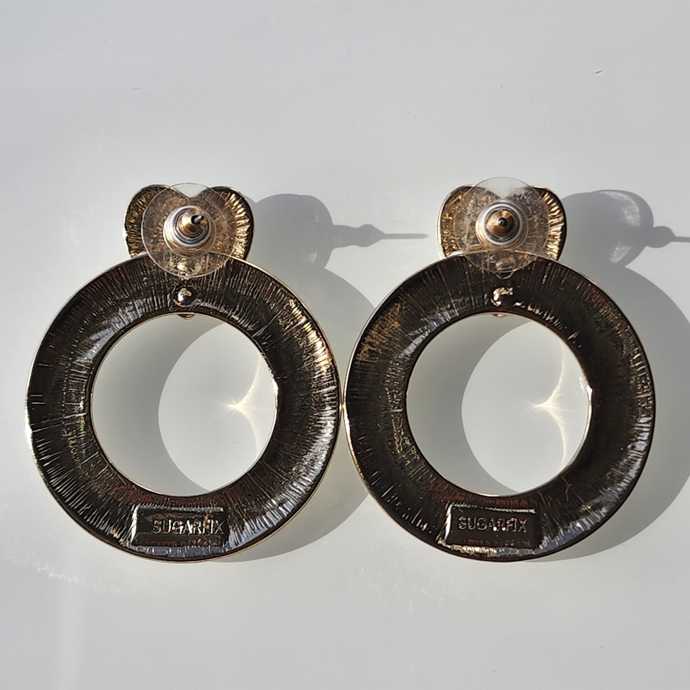 Earrings by Sugarfix enamel heart. For pierced ears. Gold and white. - Picture 2 of 3